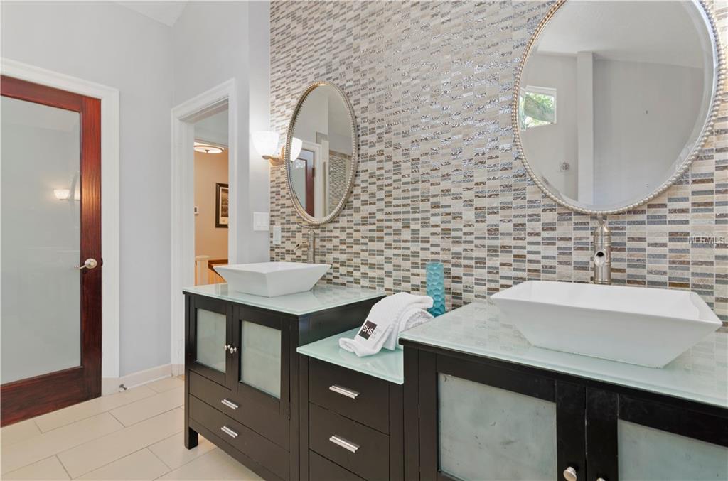 422 E GORE STREET, ORLANDO, Florida 32806, 4 Bedrooms Bedrooms, 8 Rooms Rooms,3 BathroomsBathrooms,Residential,For sale,GORE,O5528958