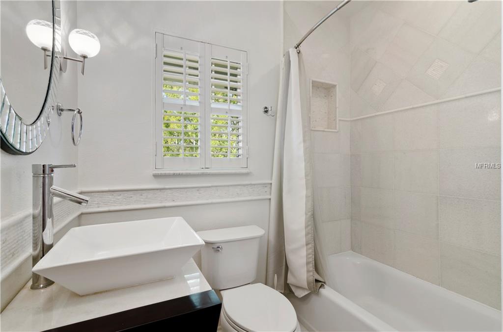 422 E GORE STREET, ORLANDO, Florida 32806, 4 Bedrooms Bedrooms, 8 Rooms Rooms,3 BathroomsBathrooms,Residential,For sale,GORE,O5528958