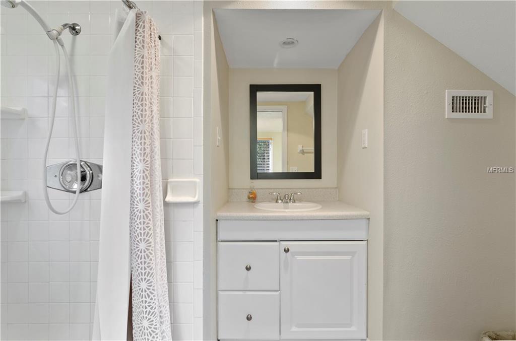 422 E GORE STREET, ORLANDO, Florida 32806, 4 Bedrooms Bedrooms, 8 Rooms Rooms,3 BathroomsBathrooms,Residential,For sale,GORE,O5528958