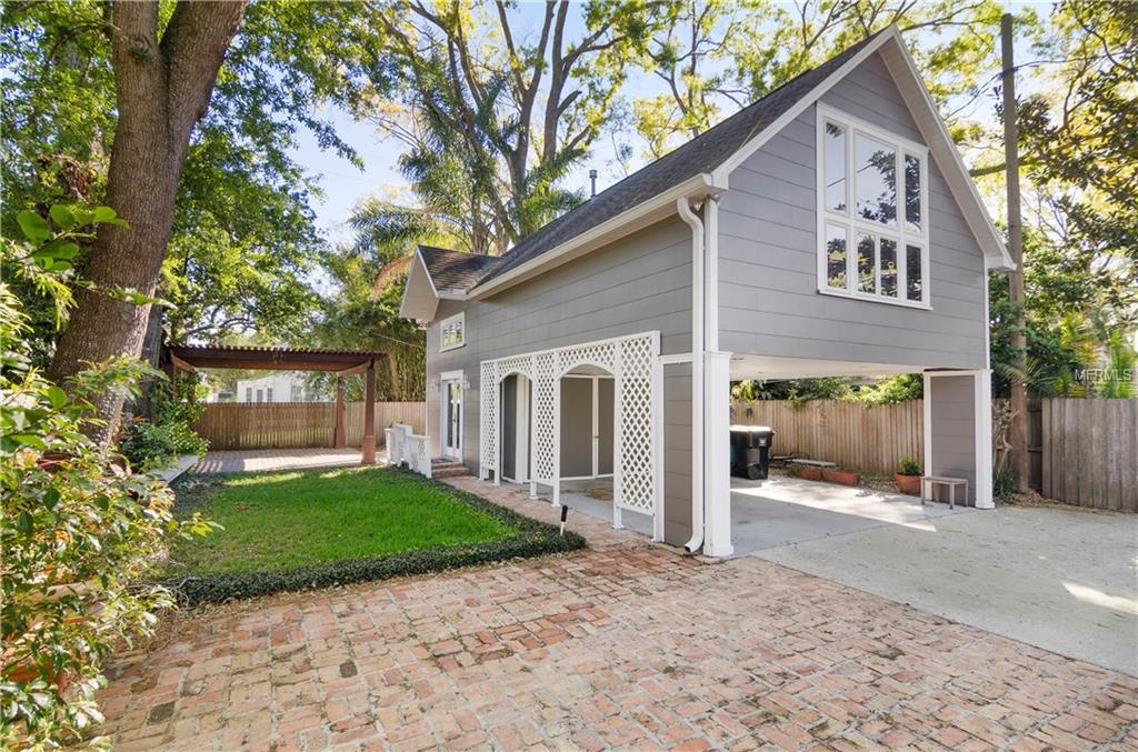 422 E GORE STREET, ORLANDO, Florida 32806, 4 Bedrooms Bedrooms, 8 Rooms Rooms,3 BathroomsBathrooms,Residential,For sale,GORE,O5528958