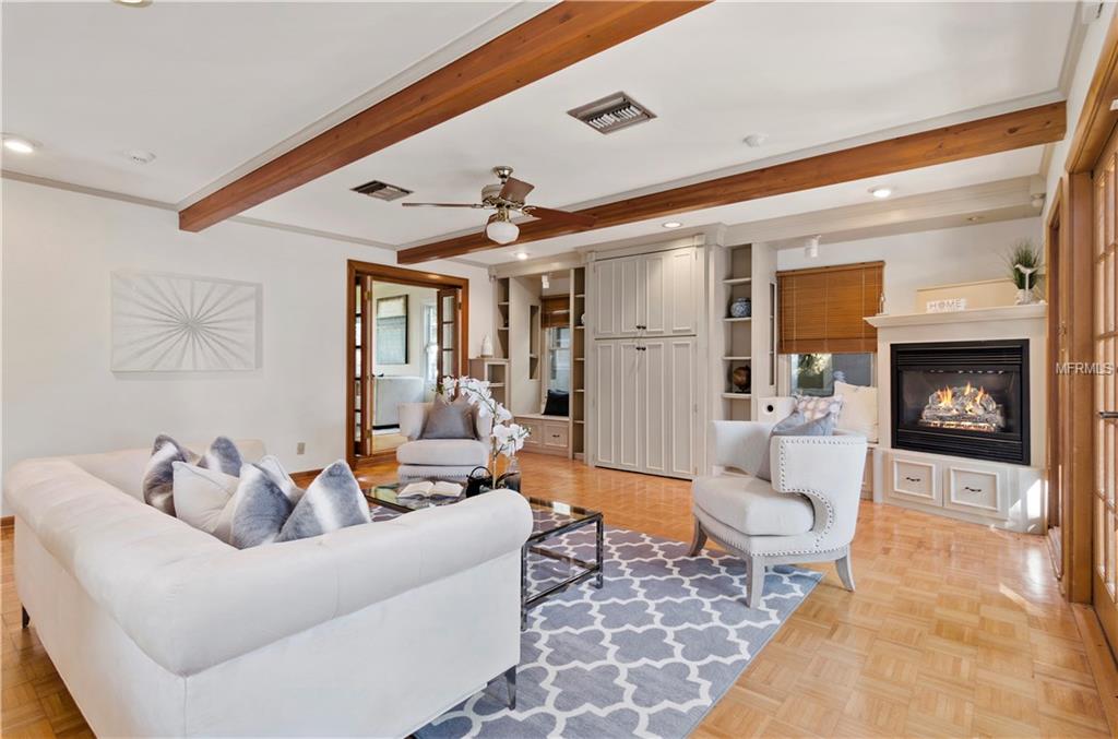 422 E GORE STREET, ORLANDO, Florida 32806, 4 Bedrooms Bedrooms, 8 Rooms Rooms,3 BathroomsBathrooms,Residential,For sale,GORE,O5528958