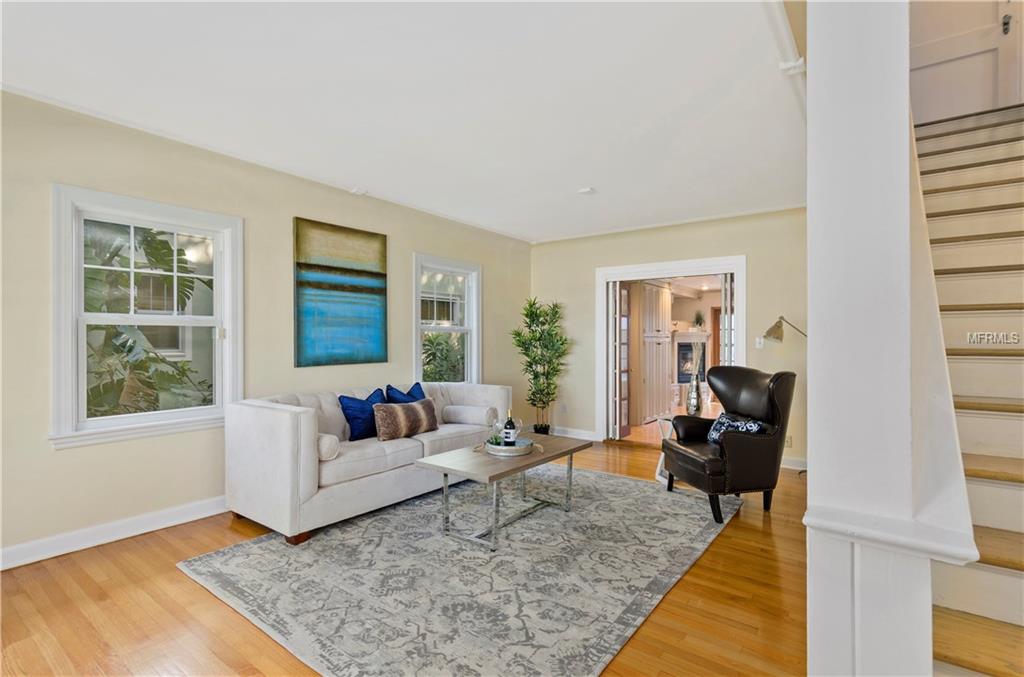 422 E GORE STREET, ORLANDO, Florida 32806, 4 Bedrooms Bedrooms, 8 Rooms Rooms,3 BathroomsBathrooms,Residential,For sale,GORE,O5528958