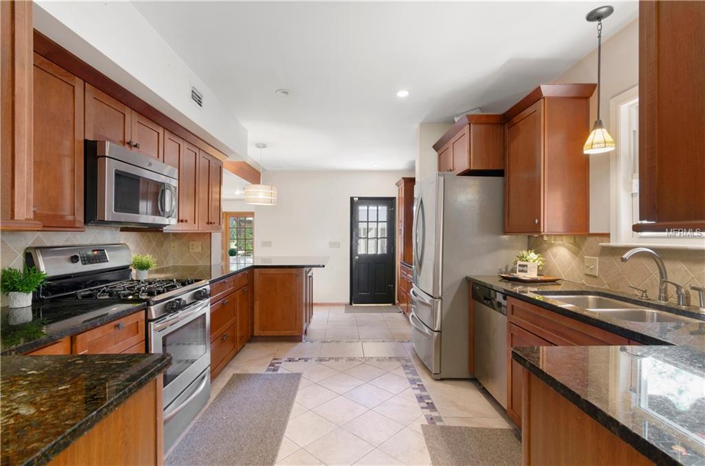 422 E GORE STREET, ORLANDO, Florida 32806, 4 Bedrooms Bedrooms, 8 Rooms Rooms,3 BathroomsBathrooms,Residential,For sale,GORE,O5528958