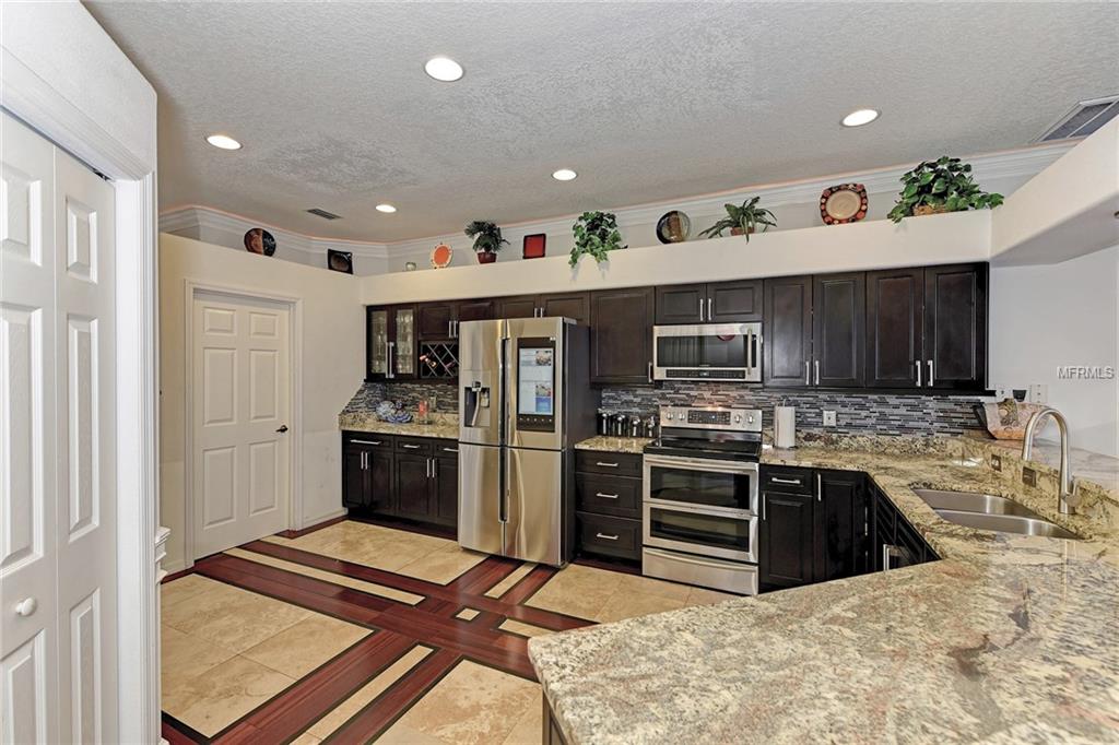 7214 36TH COURT E, SARASOTA, Florida 34243, 3 Bedrooms Bedrooms, 8 Rooms Rooms,2 BathroomsBathrooms,Residential,For sale,36TH,A4196439