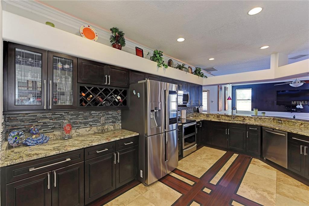 7214 36TH COURT E, SARASOTA, Florida 34243, 3 Bedrooms Bedrooms, 8 Rooms Rooms,2 BathroomsBathrooms,Residential,For sale,36TH,A4196439