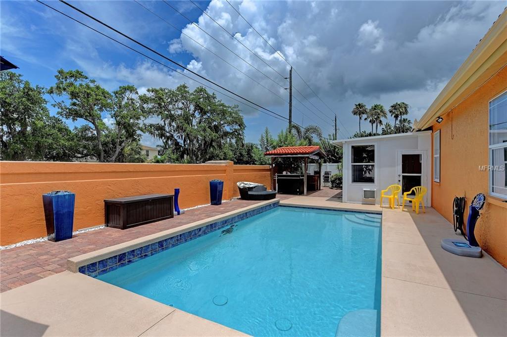7214 36TH COURT E, SARASOTA, Florida 34243, 3 Bedrooms Bedrooms, 8 Rooms Rooms,2 BathroomsBathrooms,Residential,For sale,36TH,A4196439