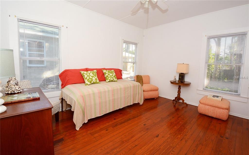 1742 9TH STREET, SARASOTA, Florida 34236, 3 Bedrooms Bedrooms, 7 Rooms Rooms,1 BathroomBathrooms,Residential,For sale,9TH,A4203140