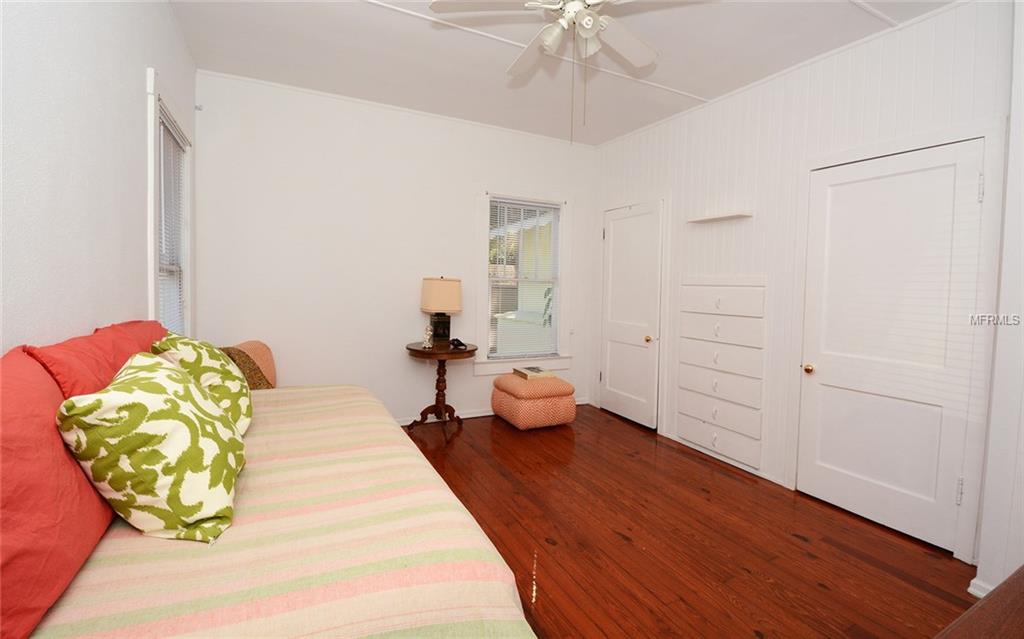 1742 9TH STREET, SARASOTA, Florida 34236, 3 Bedrooms Bedrooms, 7 Rooms Rooms,1 BathroomBathrooms,Residential,For sale,9TH,A4203140