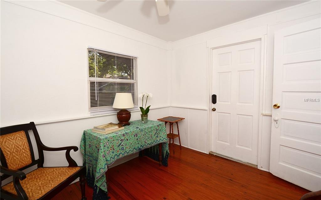 1742 9TH STREET, SARASOTA, Florida 34236, 3 Bedrooms Bedrooms, 7 Rooms Rooms,1 BathroomBathrooms,Residential,For sale,9TH,A4203140