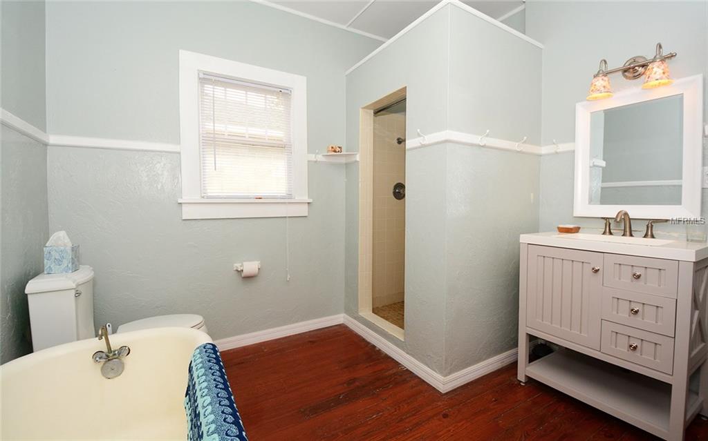 1742 9TH STREET, SARASOTA, Florida 34236, 3 Bedrooms Bedrooms, 7 Rooms Rooms,1 BathroomBathrooms,Residential,For sale,9TH,A4203140