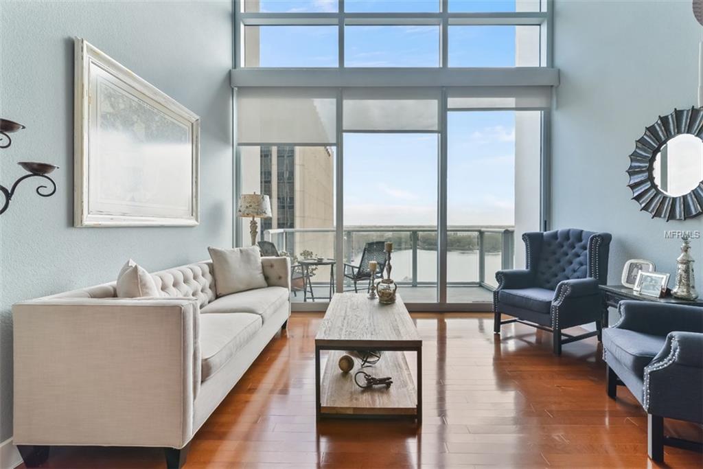 150 E ROBINSON STREET, ORLANDO, Florida 32801, 1 Bedroom Bedrooms, 3 Rooms Rooms,1 BathroomBathrooms,Residential,For sale,ROBINSON,O5561708