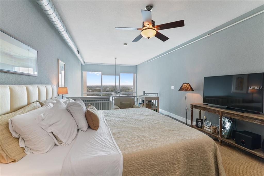 150 E ROBINSON STREET, ORLANDO, Florida 32801, 1 Bedroom Bedrooms, 3 Rooms Rooms,1 BathroomBathrooms,Residential,For sale,ROBINSON,O5561708