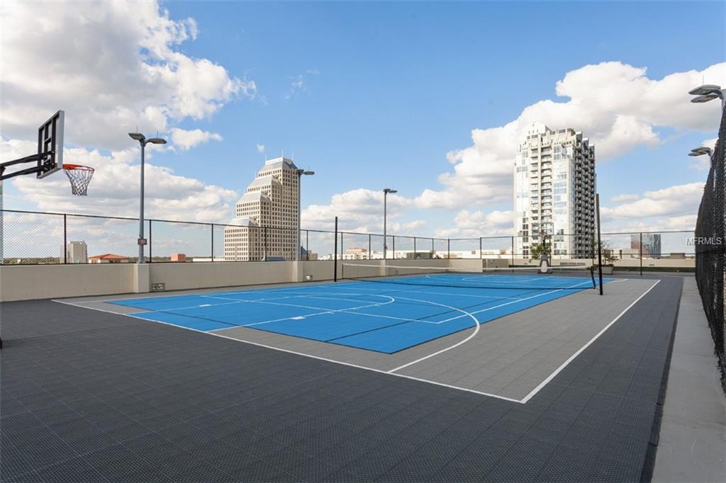 150 E ROBINSON STREET, ORLANDO, Florida 32801, 1 Bedroom Bedrooms, 3 Rooms Rooms,1 BathroomBathrooms,Residential,For sale,ROBINSON,O5561708