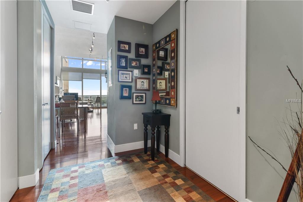 150 E ROBINSON STREET, ORLANDO, Florida 32801, 1 Bedroom Bedrooms, 3 Rooms Rooms,1 BathroomBathrooms,Residential,For sale,ROBINSON,O5561708