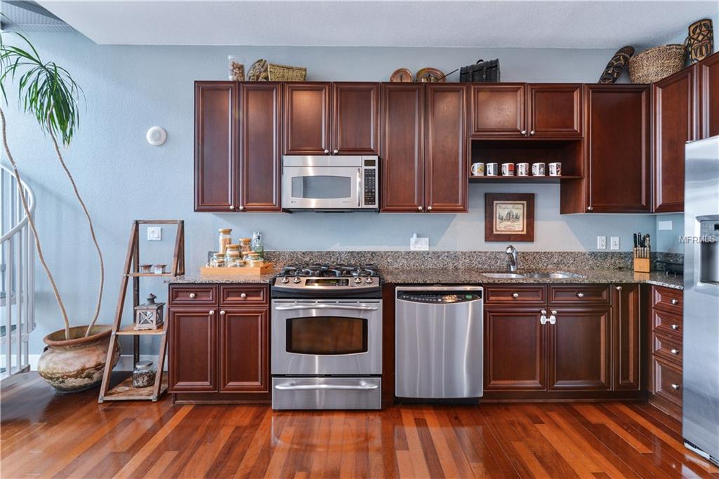 150 E ROBINSON STREET, ORLANDO, Florida 32801, 1 Bedroom Bedrooms, 3 Rooms Rooms,1 BathroomBathrooms,Residential,For sale,ROBINSON,O5561708