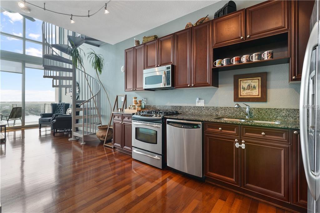 150 E ROBINSON STREET, ORLANDO, Florida 32801, 1 Bedroom Bedrooms, 3 Rooms Rooms,1 BathroomBathrooms,Residential,For sale,ROBINSON,O5561708