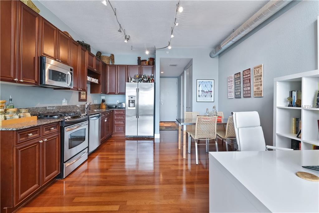 150 E ROBINSON STREET, ORLANDO, Florida 32801, 1 Bedroom Bedrooms, 3 Rooms Rooms,1 BathroomBathrooms,Residential,For sale,ROBINSON,O5561708