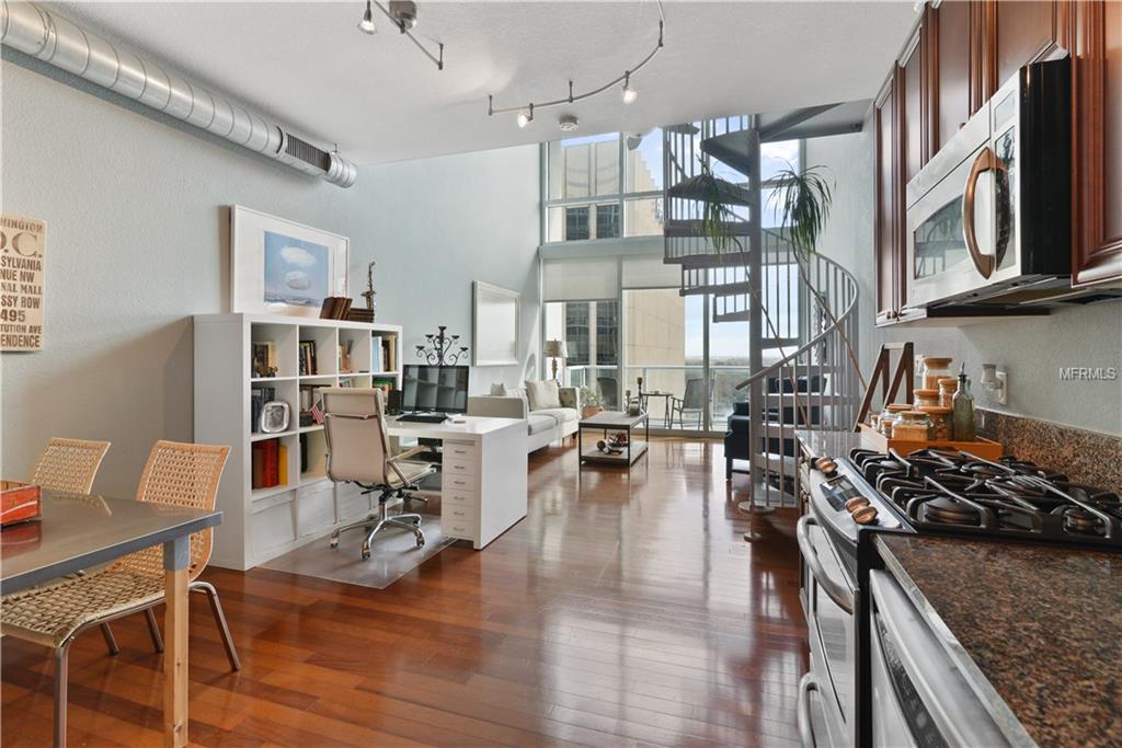 150 E ROBINSON STREET, ORLANDO, Florida 32801, 1 Bedroom Bedrooms, 3 Rooms Rooms,1 BathroomBathrooms,Residential,For sale,ROBINSON,O5561708