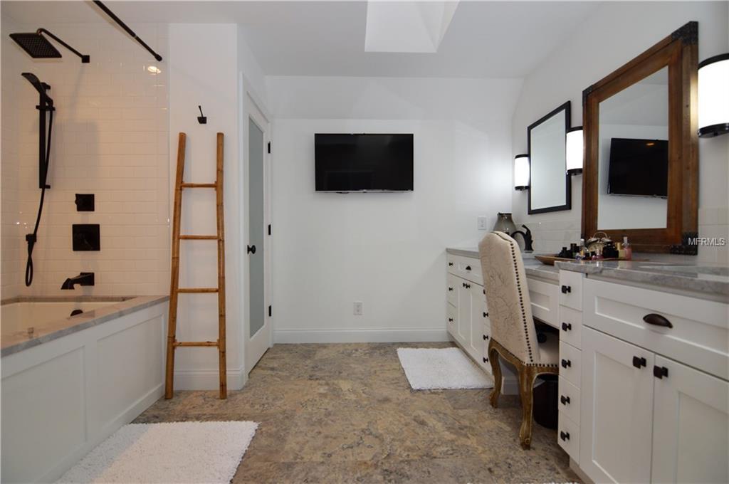 36823 CENTER AVENUE, DADE CITY, Florida 33525, 4 Bedrooms Bedrooms, 10 Rooms Rooms,3 BathroomsBathrooms,Residential,For sale,CENTER,E2205454