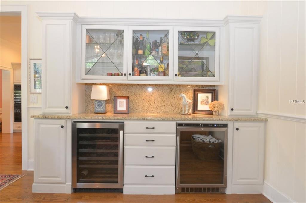 124 TANGELO COURT, MAITLAND, Florida 32751, 4 Bedrooms Bedrooms, 9 Rooms Rooms,3 BathroomsBathrooms,Residential,For sale,TANGELO,O5560016