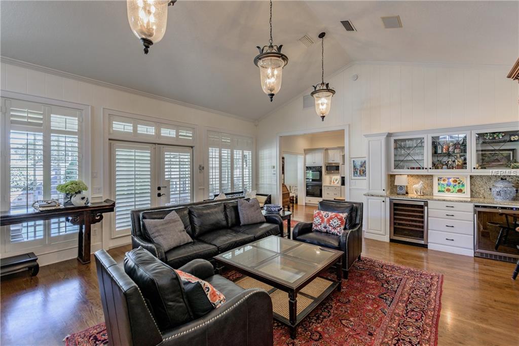 124 TANGELO COURT, MAITLAND, Florida 32751, 4 Bedrooms Bedrooms, 9 Rooms Rooms,3 BathroomsBathrooms,Residential,For sale,TANGELO,O5560016