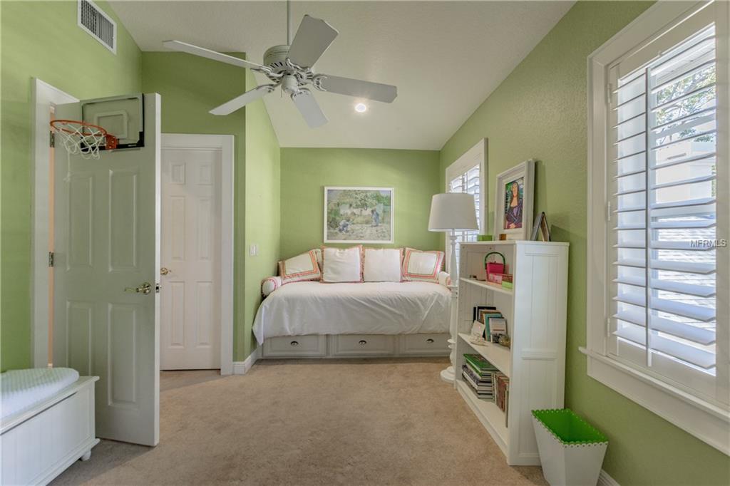 124 TANGELO COURT, MAITLAND, Florida 32751, 4 Bedrooms Bedrooms, 9 Rooms Rooms,3 BathroomsBathrooms,Residential,For sale,TANGELO,O5560016