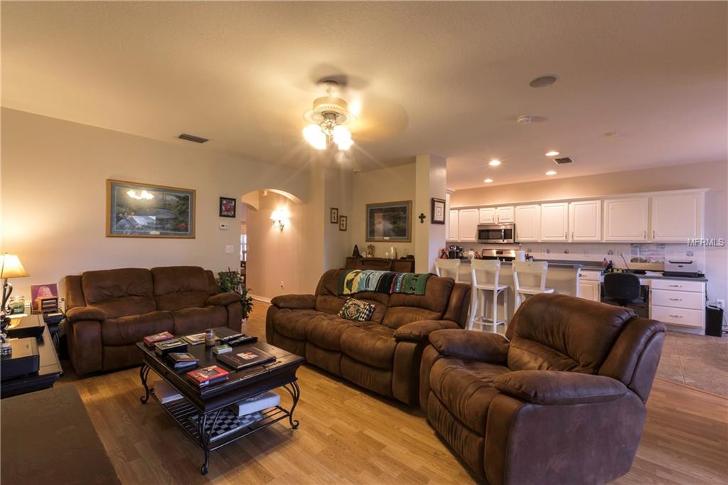 6230 GANNETDALE DRIVE, LITHIA, Florida 33547, 4 Bedrooms Bedrooms, 9 Rooms Rooms,2 BathroomsBathrooms,Residential,For sale,GANNETDALE,T2927005