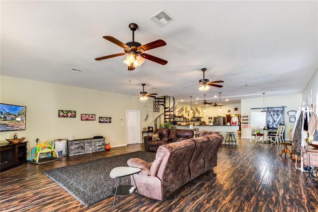 18200 LAKE GIBSON LANE, UMATILLA, Florida 32784, 4 Bedrooms Bedrooms, 10 Rooms Rooms,3 BathroomsBathrooms,Residential,For sale,LAKE GIBSON,G4852708