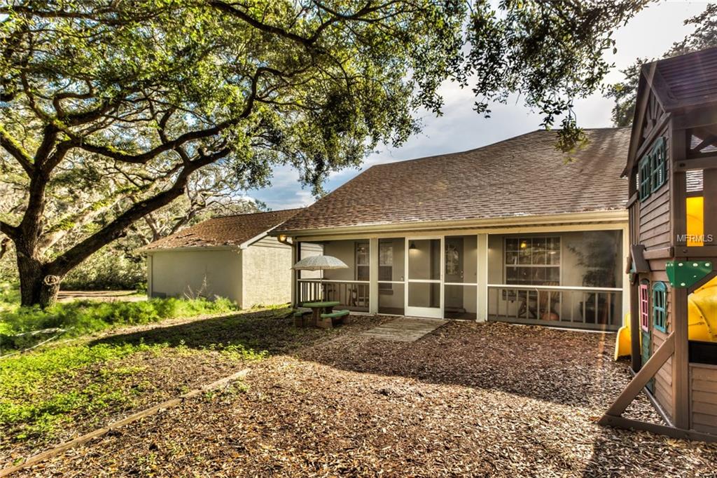 18200 LAKE GIBSON LANE, UMATILLA, Florida 32784, 4 Bedrooms Bedrooms, 10 Rooms Rooms,3 BathroomsBathrooms,Residential,For sale,LAKE GIBSON,G4852708