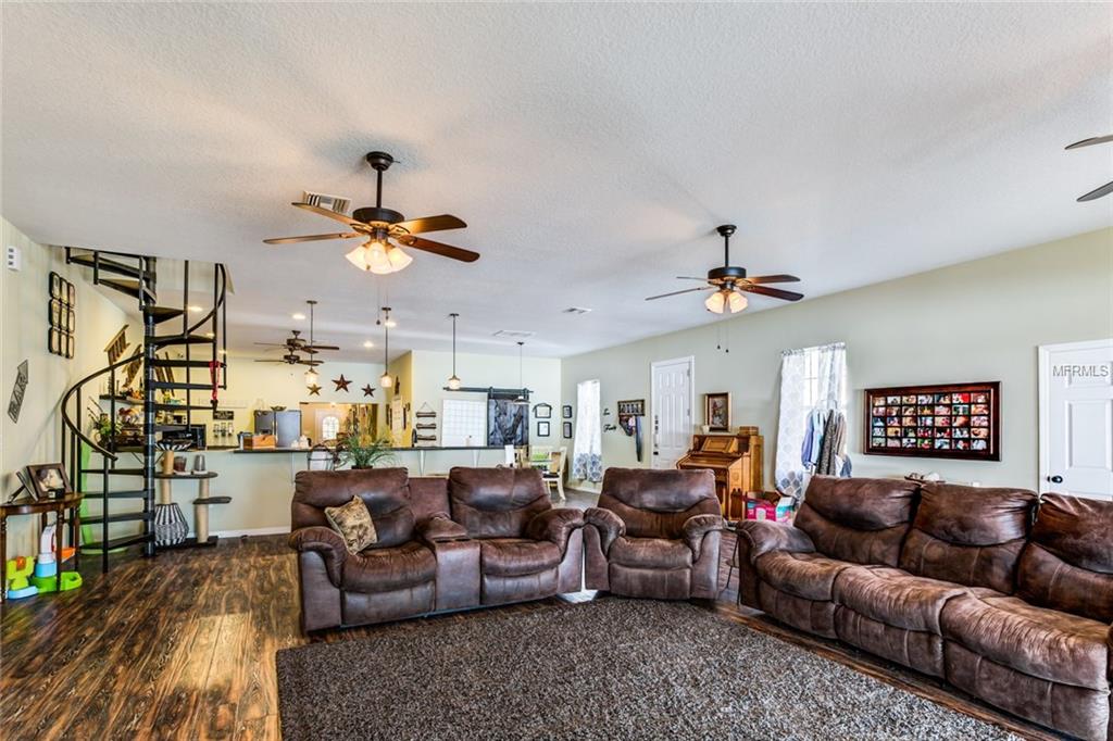 18200 LAKE GIBSON LANE, UMATILLA, Florida 32784, 4 Bedrooms Bedrooms, 10 Rooms Rooms,3 BathroomsBathrooms,Residential,For sale,LAKE GIBSON,G4852708