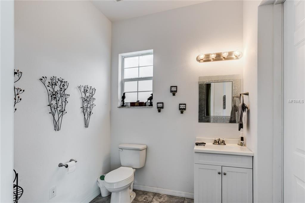 18200 LAKE GIBSON LANE, UMATILLA, Florida 32784, 4 Bedrooms Bedrooms, 10 Rooms Rooms,3 BathroomsBathrooms,Residential,For sale,LAKE GIBSON,G4852708