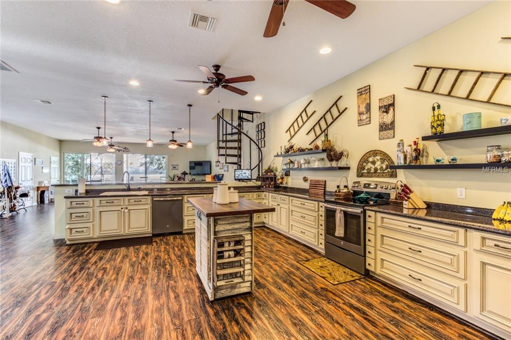 18200 LAKE GIBSON LANE, UMATILLA, Florida 32784, 4 Bedrooms Bedrooms, 10 Rooms Rooms,3 BathroomsBathrooms,Residential,For sale,LAKE GIBSON,G4852708