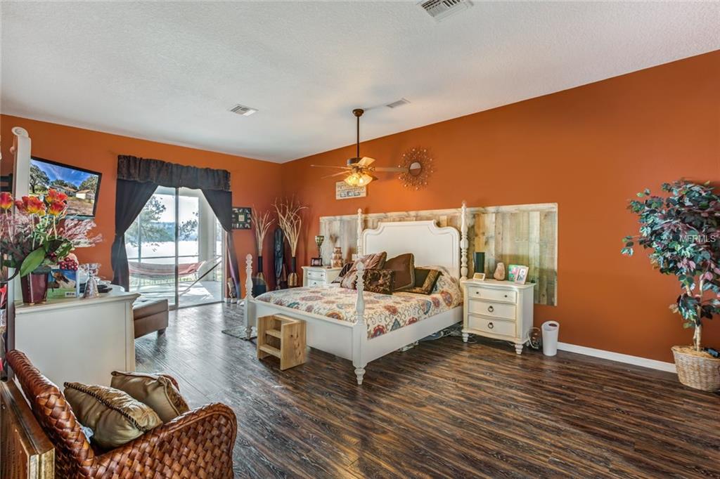 18200 LAKE GIBSON LANE, UMATILLA, Florida 32784, 4 Bedrooms Bedrooms, 10 Rooms Rooms,3 BathroomsBathrooms,Residential,For sale,LAKE GIBSON,G4852708