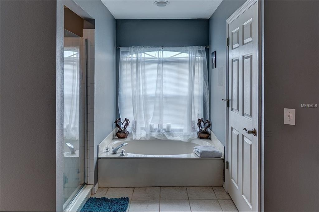 4516 PRO COURT E, BRADENTON, Florida 34203, 4 Bedrooms Bedrooms, 9 Rooms Rooms,2 BathroomsBathrooms,Residential,For sale,PRO,A4210094