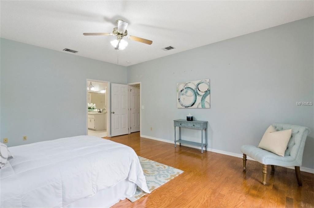 7133 WOODED VILLAGE LANE, ORLANDO, Florida 32835, 5 Bedrooms Bedrooms, 8 Rooms Rooms,3 BathroomsBathrooms,Residential,For sale,WOODED VILLAGE,O5557936