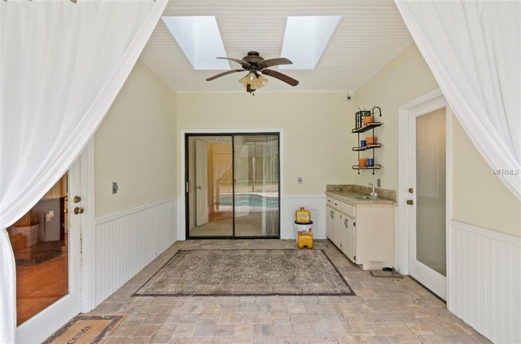 7133 WOODED VILLAGE LANE, ORLANDO, Florida 32835, 5 Bedrooms Bedrooms, 8 Rooms Rooms,3 BathroomsBathrooms,Residential,For sale,WOODED VILLAGE,O5557936