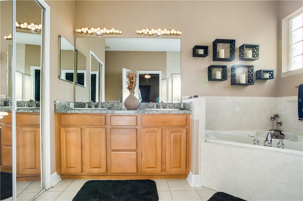 1401 CATHERINE STREET, ORLANDO, Florida 32801, 3 Bedrooms Bedrooms, 5 Rooms Rooms,2 BathroomsBathrooms,Residential,For sale,CATHERINE,O5561935