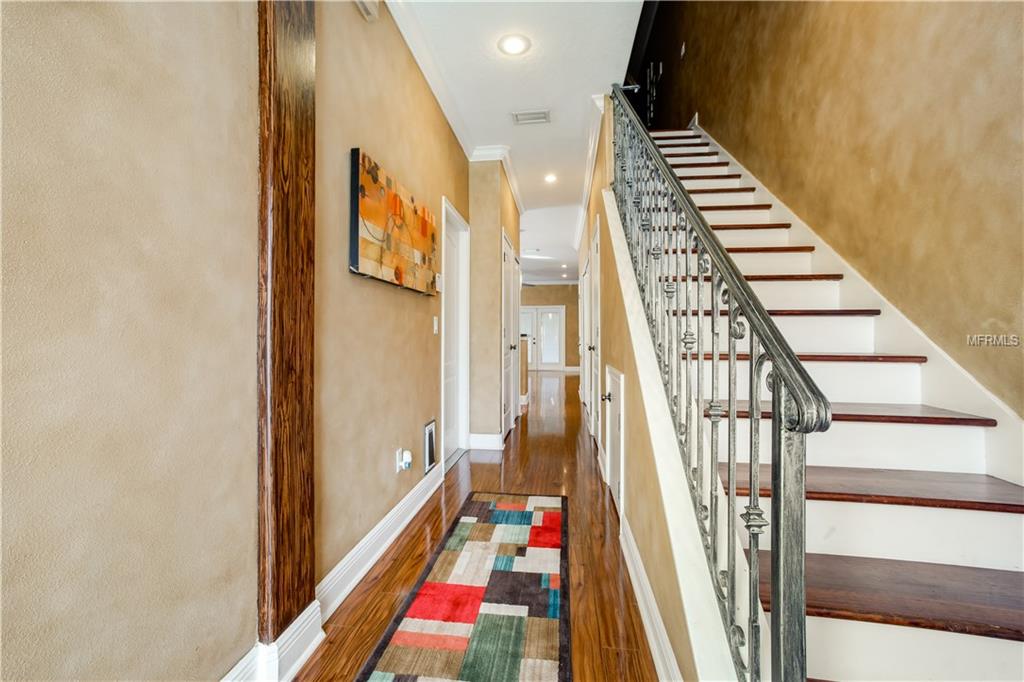 1401 CATHERINE STREET, ORLANDO, Florida 32801, 3 Bedrooms Bedrooms, 5 Rooms Rooms,2 BathroomsBathrooms,Residential,For sale,CATHERINE,O5561935