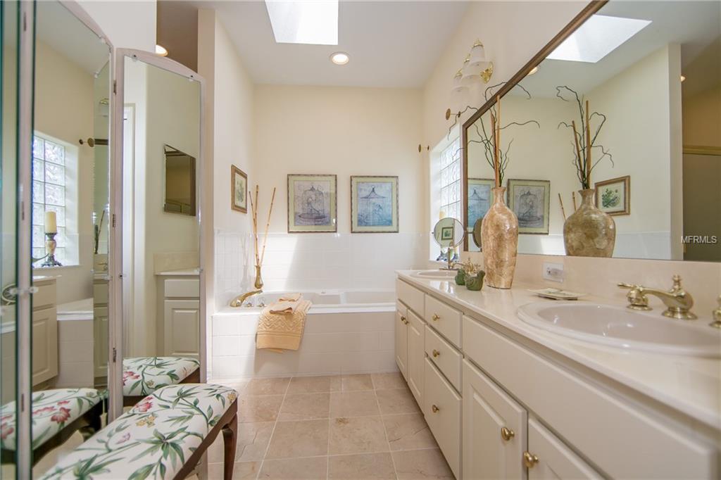 645 CUNNINGHAM DRIVE, DAVENPORT, Florida 33837, 3 Bedrooms Bedrooms, 10 Rooms Rooms,2 BathroomsBathrooms,Residential,For sale,CUNNINGHAM,S4850005