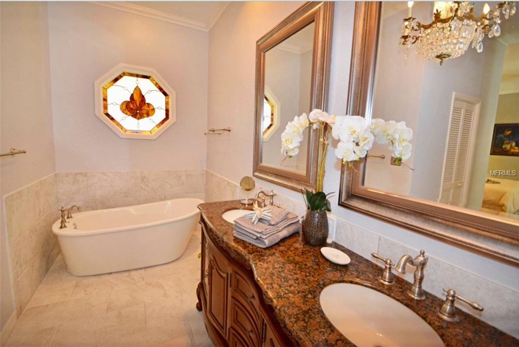 7300 2ND AVENUE S, ST PETERSBURG, Florida 33707, 5 Bedrooms Bedrooms, 9 Rooms Rooms,4 BathroomsBathrooms,Residential,For sale,2ND,U7819457