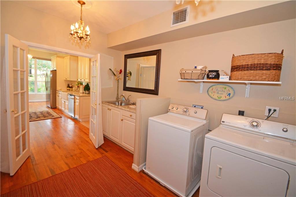 7300 2ND AVENUE S, ST PETERSBURG, Florida 33707, 5 Bedrooms Bedrooms, 9 Rooms Rooms,4 BathroomsBathrooms,Residential,For sale,2ND,U7819457