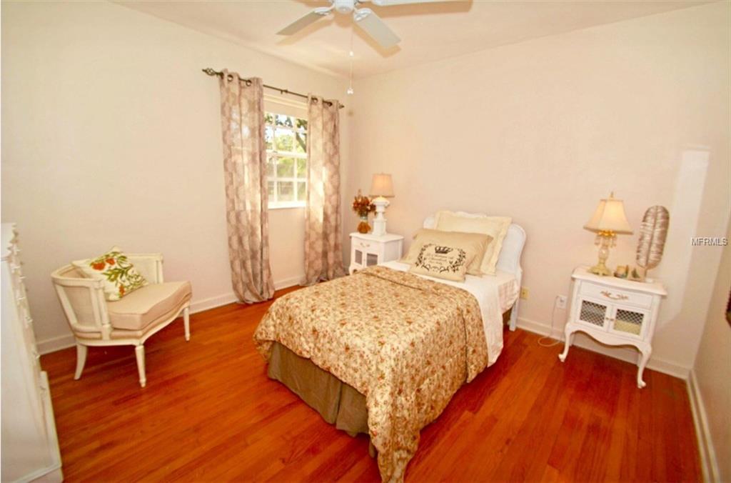 7300 2ND AVENUE S, ST PETERSBURG, Florida 33707, 5 Bedrooms Bedrooms, 9 Rooms Rooms,4 BathroomsBathrooms,Residential,For sale,2ND,U7819457