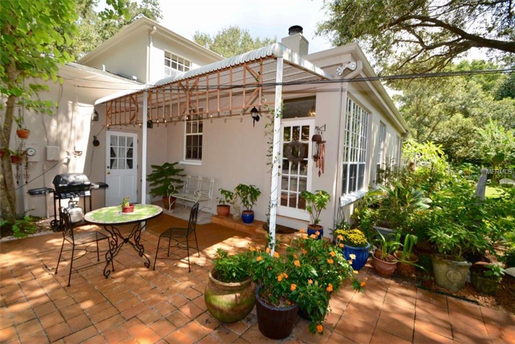 7300 2ND AVENUE S, ST PETERSBURG, Florida 33707, 5 Bedrooms Bedrooms, 9 Rooms Rooms,4 BathroomsBathrooms,Residential,For sale,2ND,U7819457