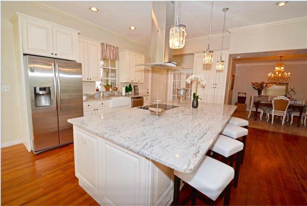 7300 2ND AVENUE S, ST PETERSBURG, Florida 33707, 5 Bedrooms Bedrooms, 9 Rooms Rooms,4 BathroomsBathrooms,Residential,For sale,2ND,U7819457