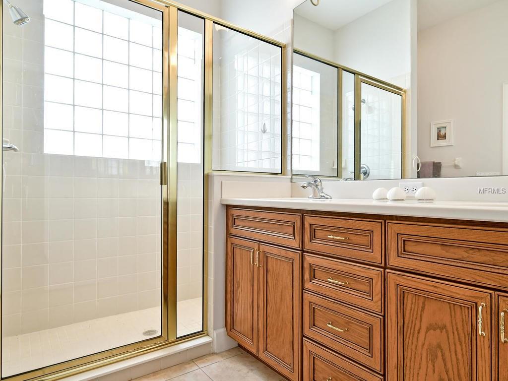 9806 PORTSIDE TERRACE, BRADENTON, Florida 34212, 2 Bedrooms Bedrooms, 6 Rooms Rooms,2 BathroomsBathrooms,Residential,For sale,PORTSIDE,A4196545