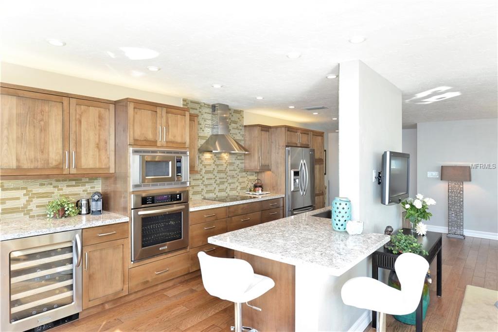 400 GOLDEN GATE POINT, SARASOTA, Florida 34236, 2 Bedrooms Bedrooms, 5 Rooms Rooms,2 BathroomsBathrooms,Residential,For sale,GOLDEN GATE,A4205992