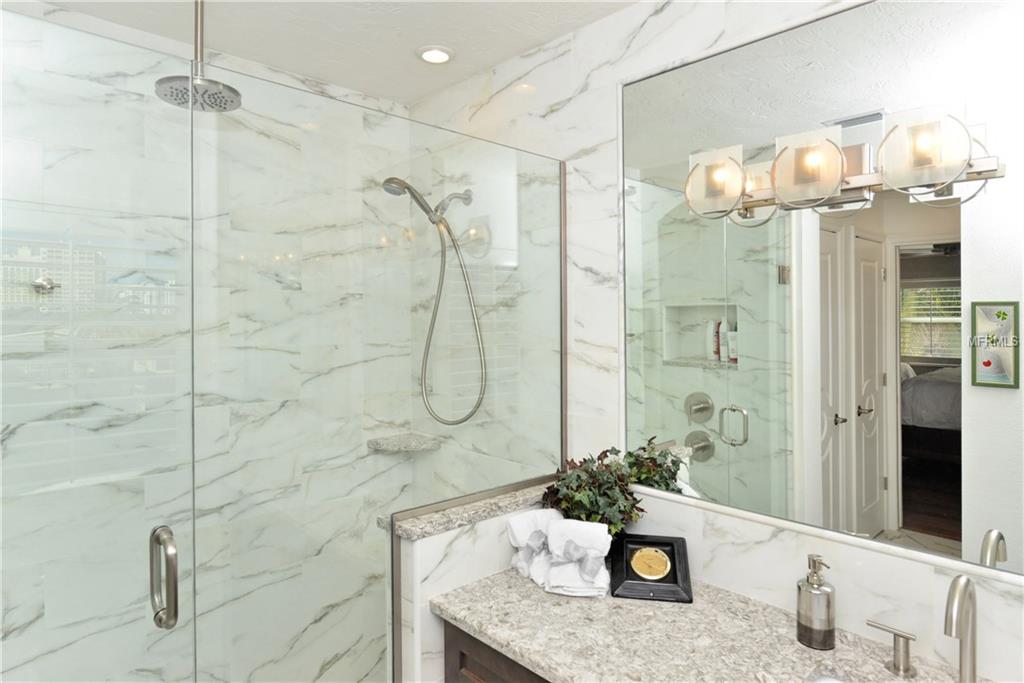 400 GOLDEN GATE POINT, SARASOTA, Florida 34236, 2 Bedrooms Bedrooms, 5 Rooms Rooms,2 BathroomsBathrooms,Residential,For sale,GOLDEN GATE,A4205992