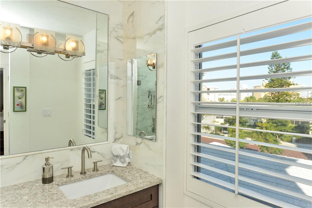 400 GOLDEN GATE POINT, SARASOTA, Florida 34236, 2 Bedrooms Bedrooms, 5 Rooms Rooms,2 BathroomsBathrooms,Residential,For sale,GOLDEN GATE,A4205992