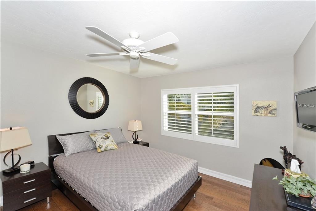 400 GOLDEN GATE POINT, SARASOTA, Florida 34236, 2 Bedrooms Bedrooms, 5 Rooms Rooms,2 BathroomsBathrooms,Residential,For sale,GOLDEN GATE,A4205992