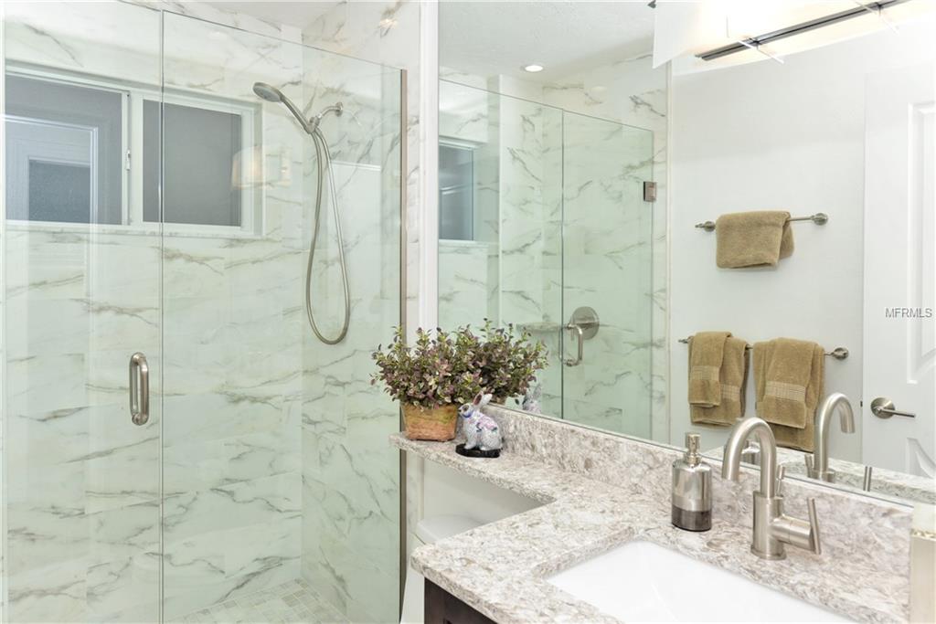 400 GOLDEN GATE POINT, SARASOTA, Florida 34236, 2 Bedrooms Bedrooms, 5 Rooms Rooms,2 BathroomsBathrooms,Residential,For sale,GOLDEN GATE,A4205992